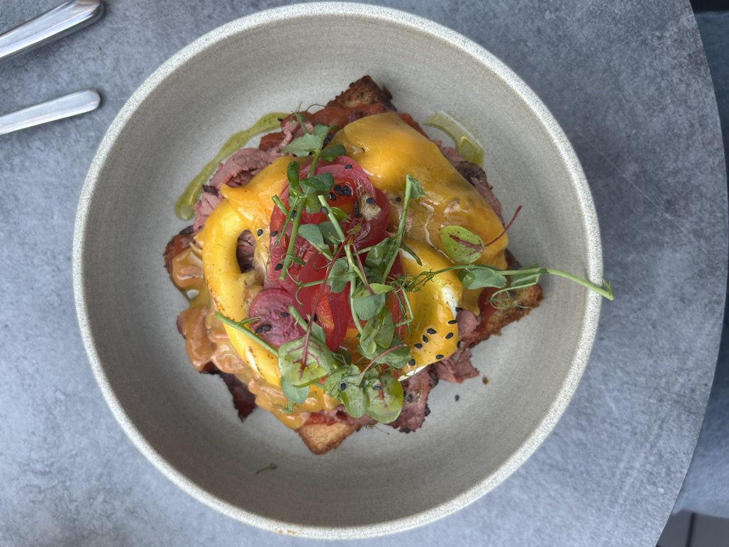 pinteresto vertas sumuštinis, tik ilgai grožėtis nepavyksta – seilė varva. Skirt