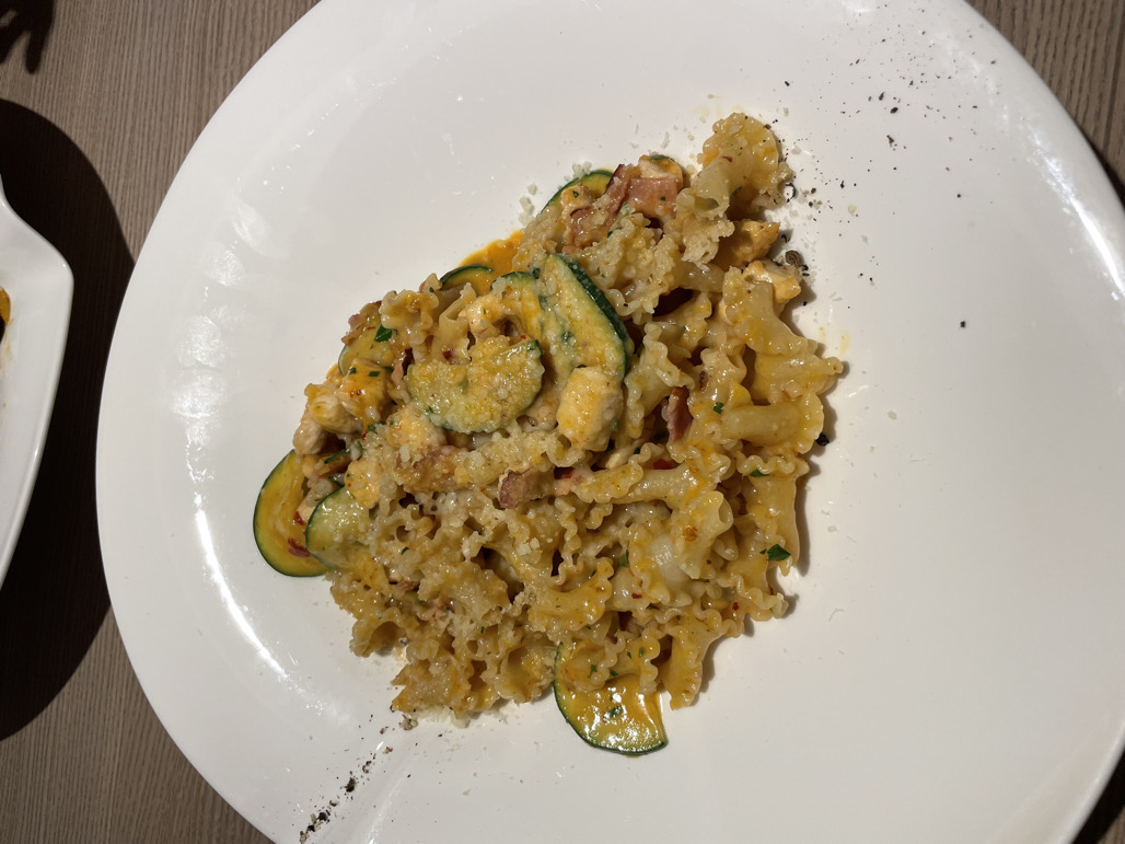 Visai neblogi makaronai, atsižvelgiant į kainą. Skanus kreminis padažiukas, kuri