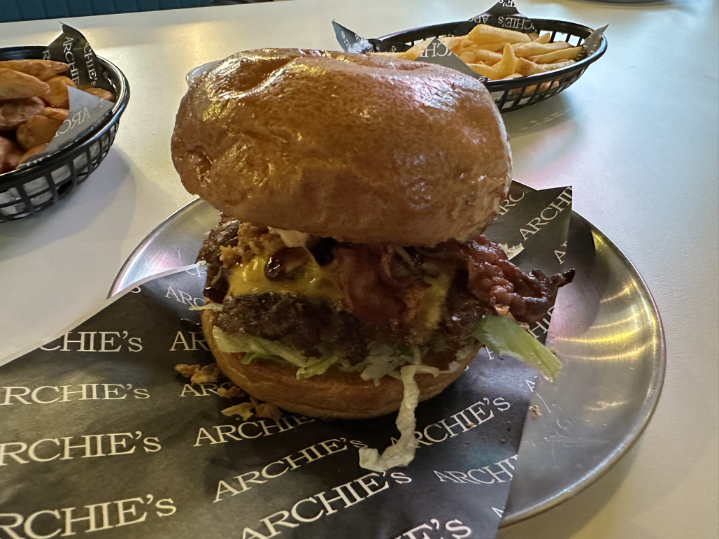 Galvojau, kad Archie’s turėjo geriausią smashed burgerį Vilniuje ir tada jie man