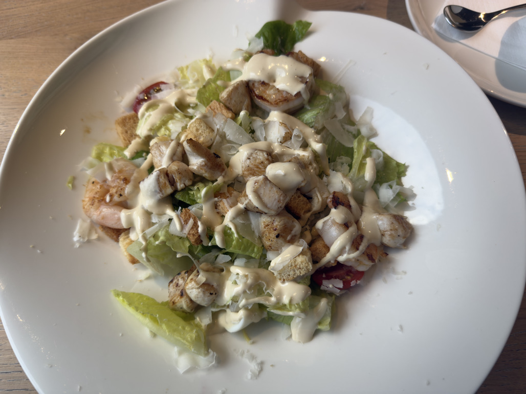 Įdomus combo, negalėjau apsispręst ar noriu su vištiena ar su krevetėmis, tai bu