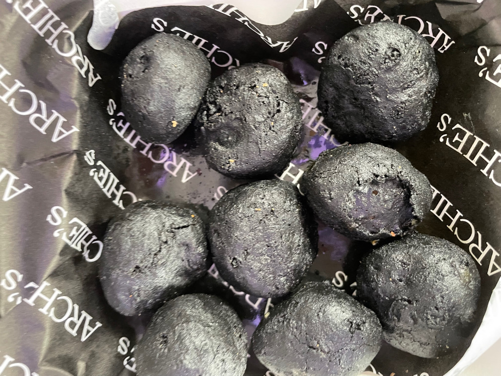 Išlaiko kurjerio krepšio testą raudonu diplomu (t.y. nesušutę visai).