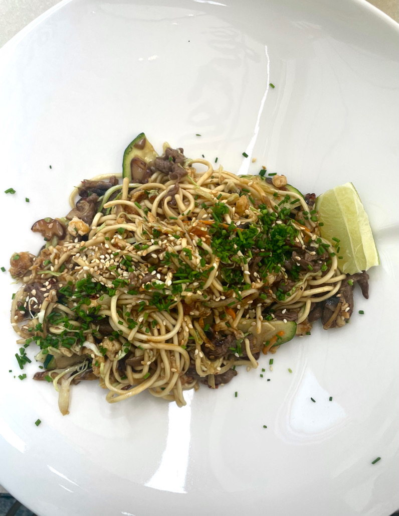 Puikus wokas, ne per saldus, mėsa ne sausa, bet nežinau ar jis nusipelno tos mil