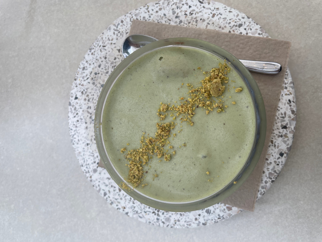 Padorus desertas, gal kiek permirkę buvo damų piršteliai, tai apačioj tokia kavo