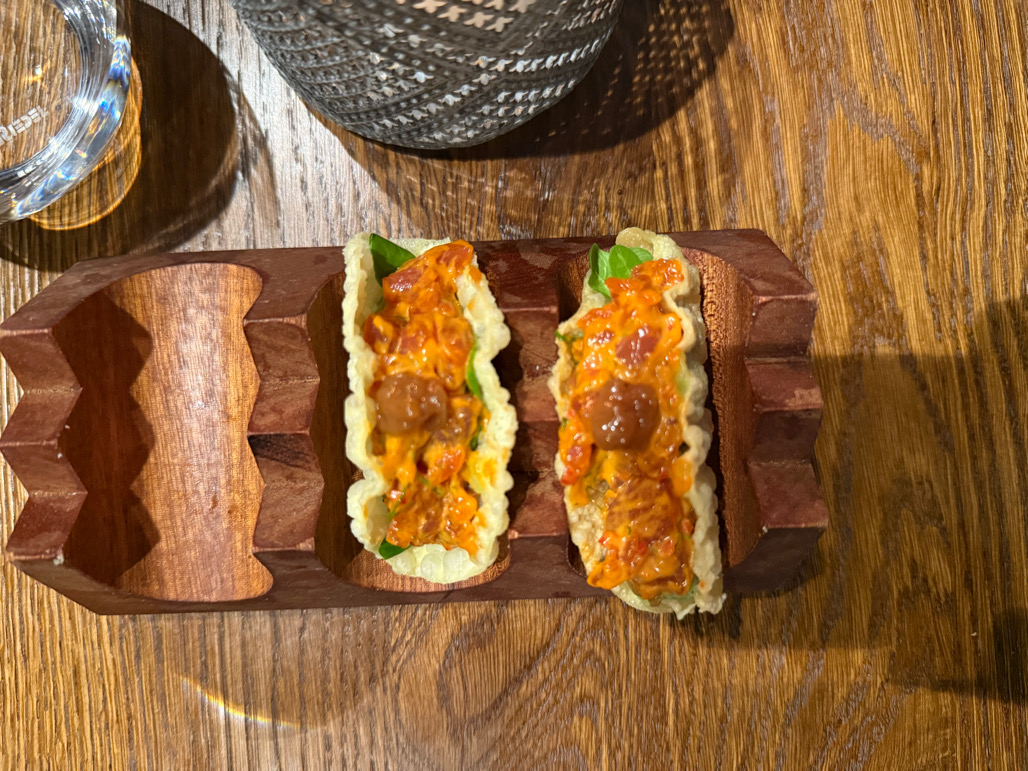 Švelniai aštru, labai subalansuota ir sultinga, bet man darbas nupirko, tai gali