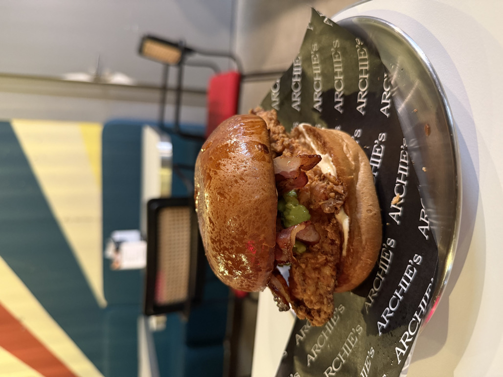 Taip gerai sudėliotas, zaraza. Daug iš jo tikėjausi. Tada atsikandau ir prisimin