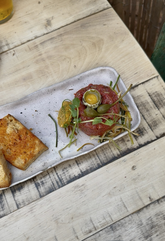 Maloniai skrebutis traškėjo ir buvo šalimais įdomaus, sviestuko, kuris, nešėsi t