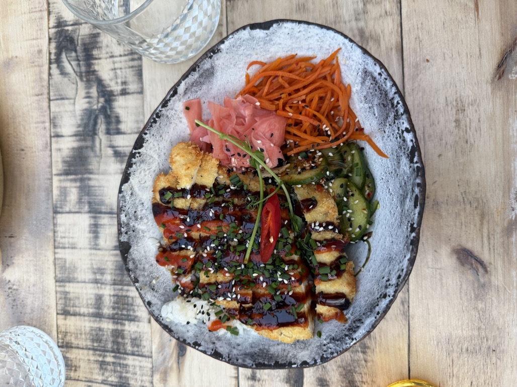 Kad čia bus bowl’as, niekaip nebūčiau atspėjus, jei ne internetai. Višta traški 