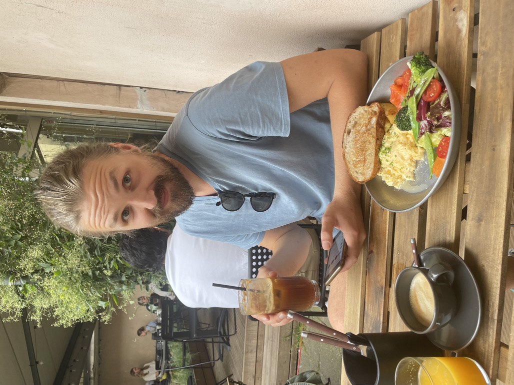 Plakta kiaušinienė buvo best, labai šilkinė, su minkšta sourdough, daržovytėmis,