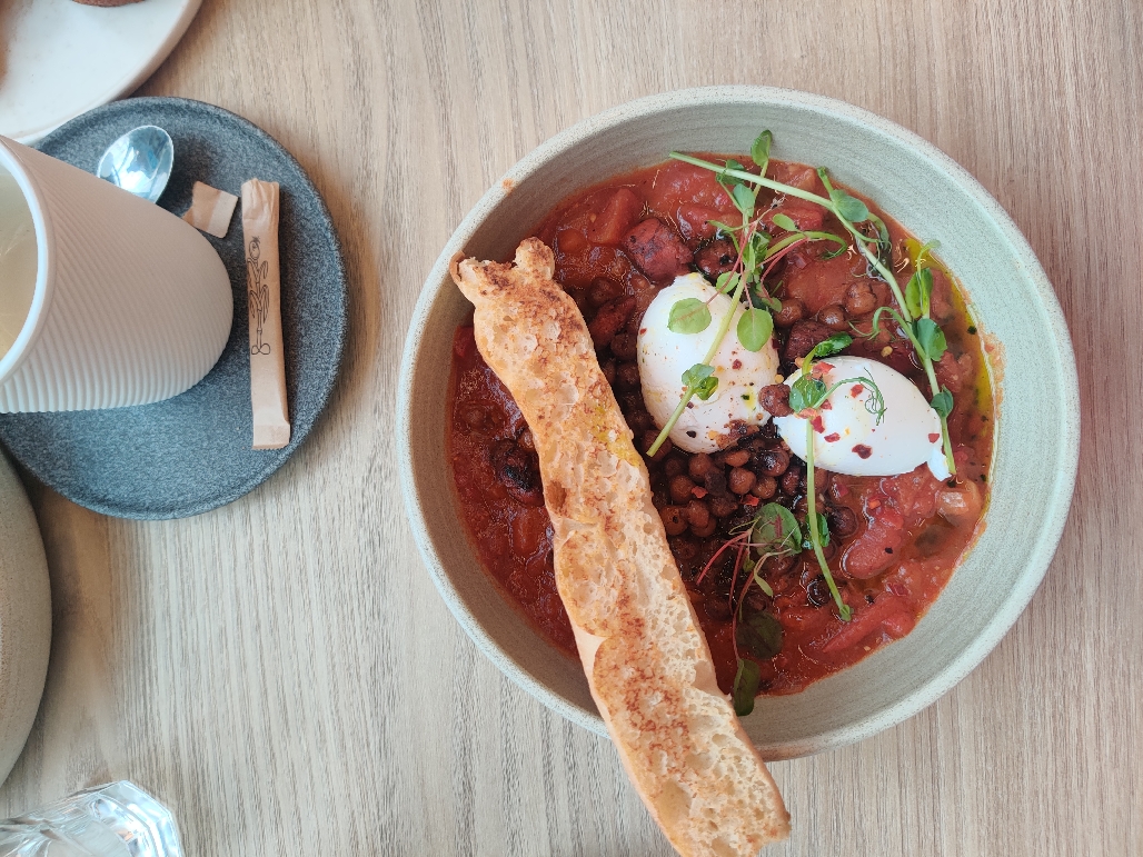 Labai sodrus skonis, kiaušiniai išvirti per aukso viduriuką (skystas vidus), o f