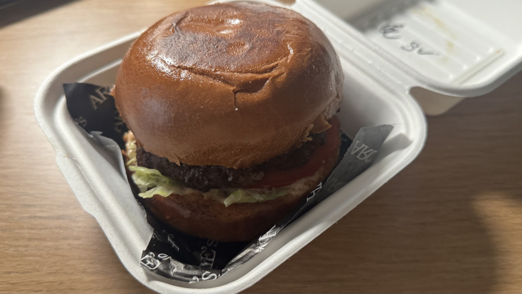 Nu su šituo man nuskilo😌 Tikriausiai sumaišė užsakymus, bet vietoj mano užsakyt