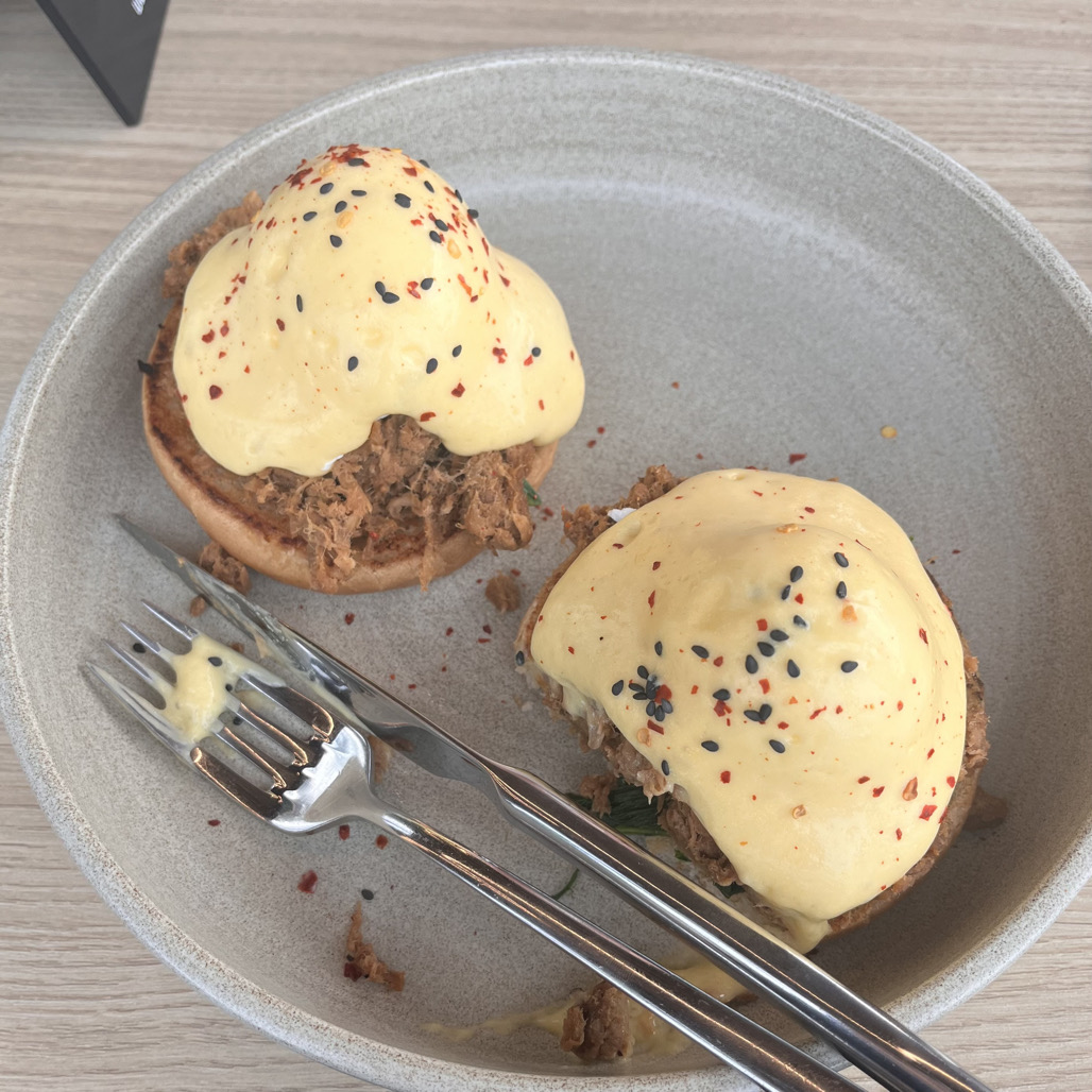 Vėl nepavyko įamžinti prieš ragaujant, nesusilaikau. 8.7€, mėsytės nemažai, pada