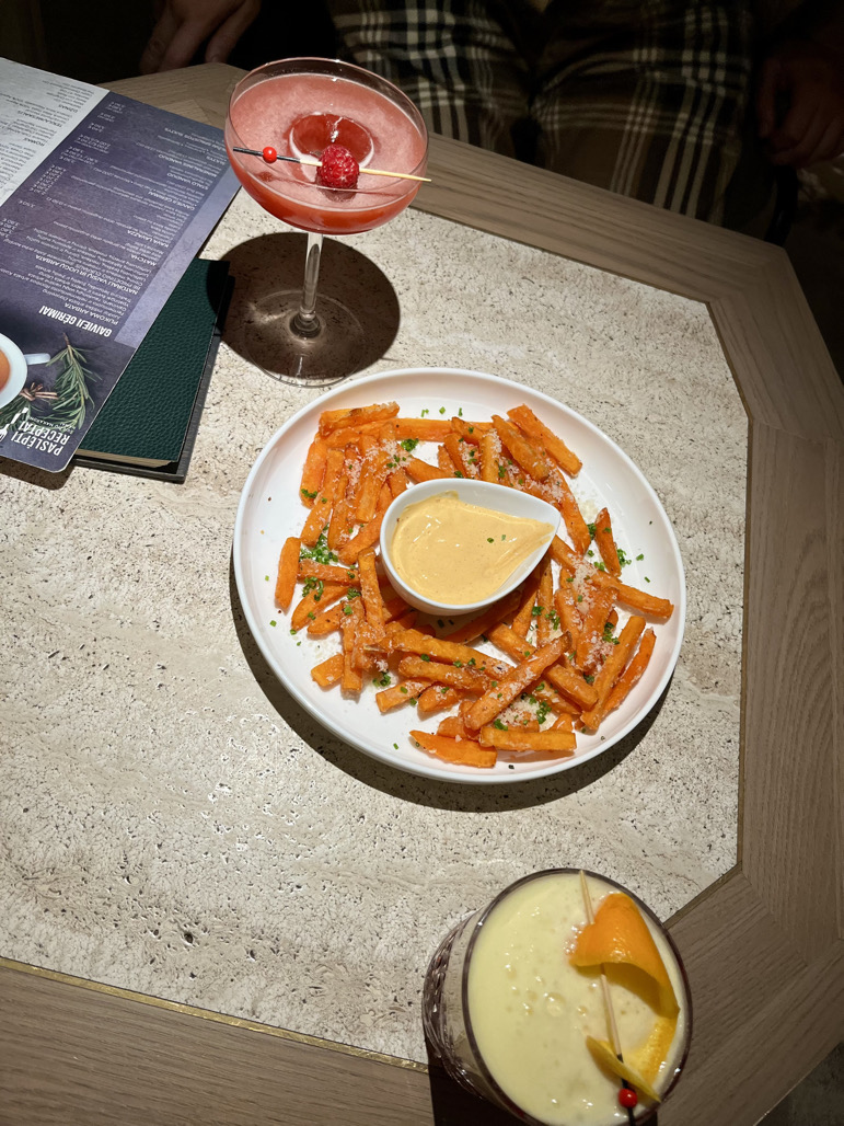 Valgėm su aštriu Harissa padažu. Man gal trūko kiek daugiau traškumo, bet skanu