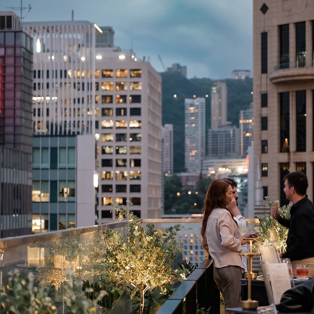 OMAROO Grill & Rooftop Bar