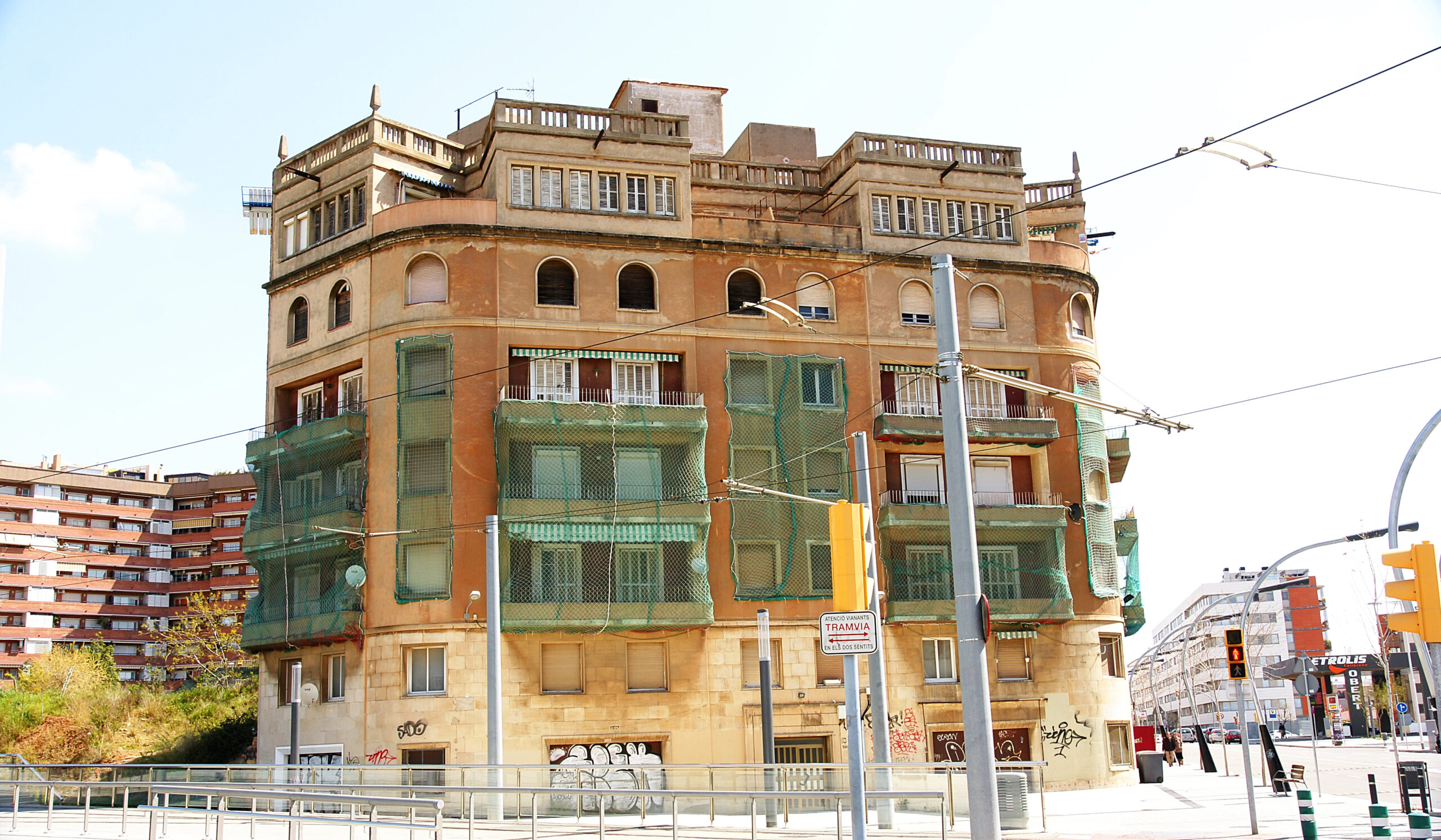 Rehabilitació de façanes de cases antigues a Barcelona: com renovar sense perdre l’essència