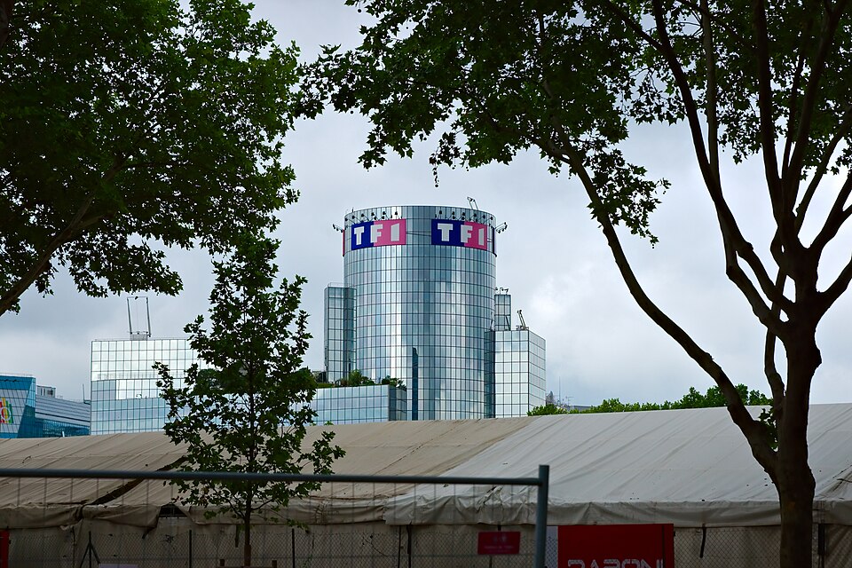 TF1