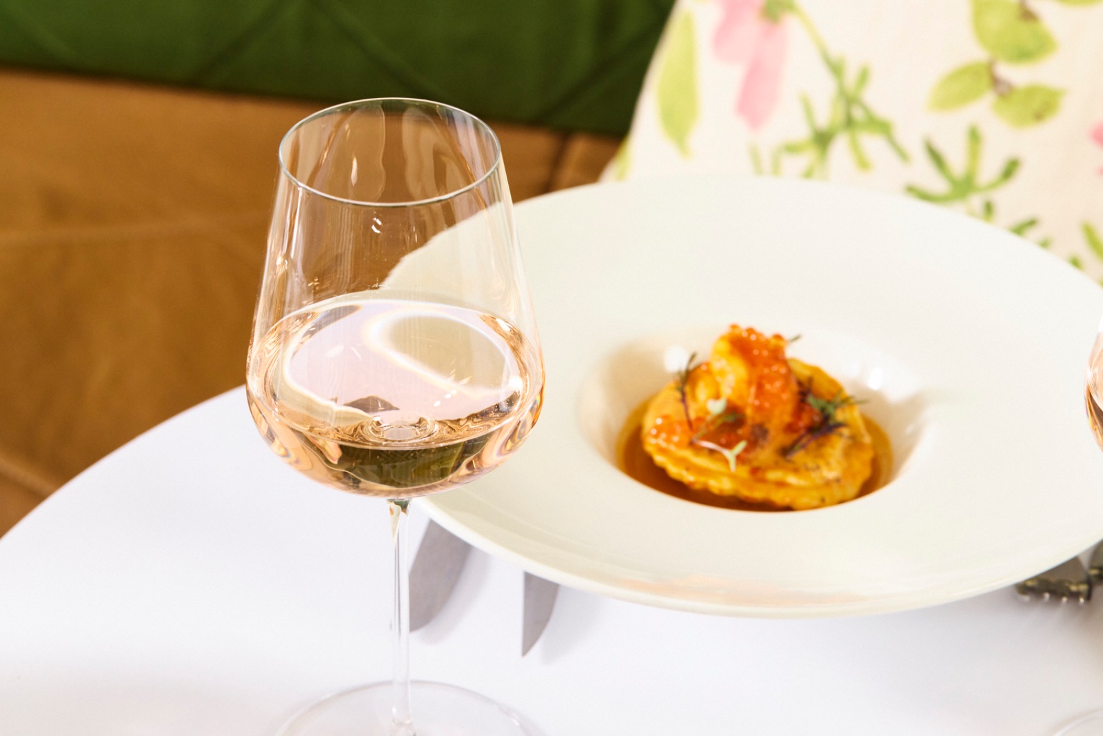 Stop and Smell the Rosé at Entrecôte: Spring in Bloom with French Flair - Image 3