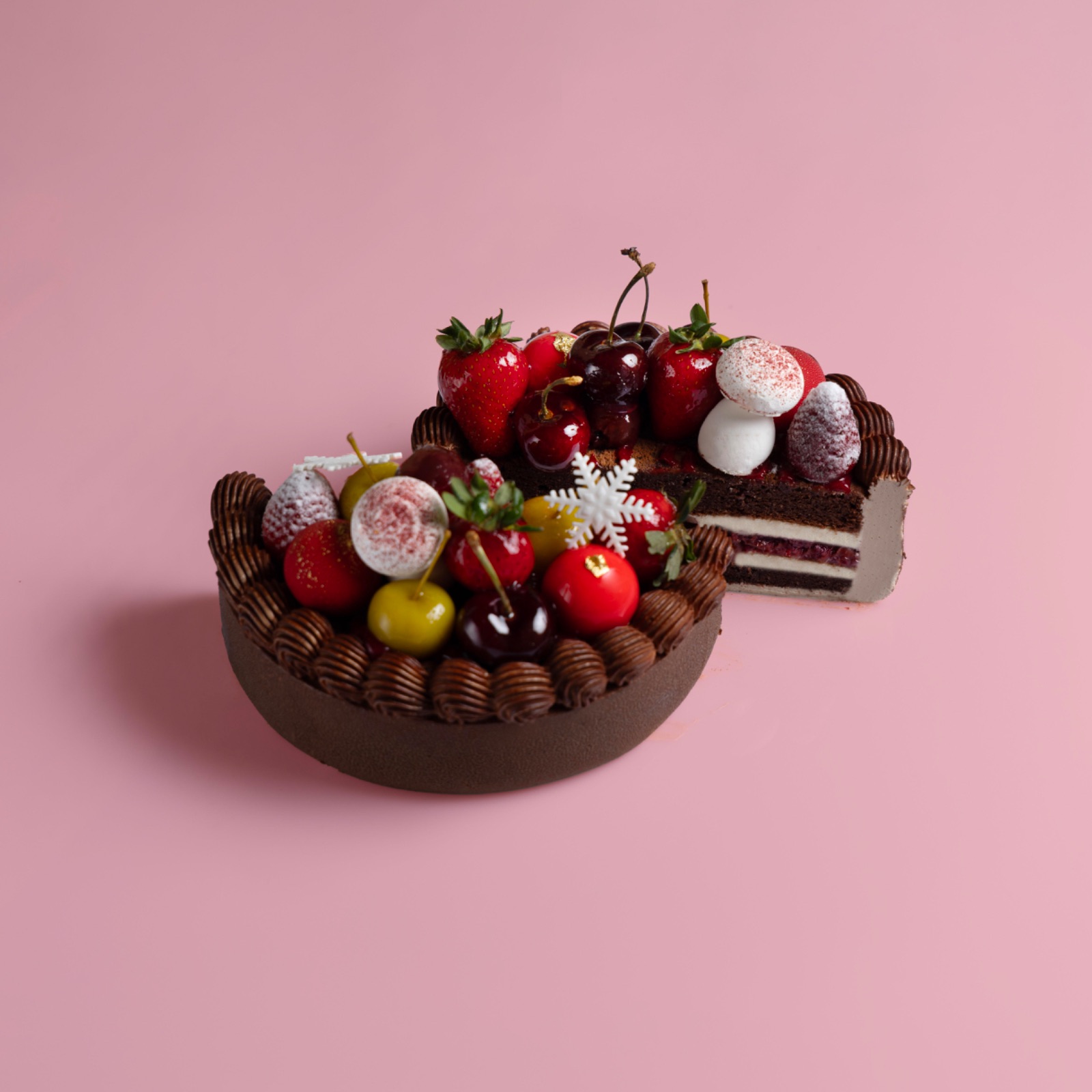 Le Yeahllow Brings Festive Cheer with Decadent Christmas Treats - Image 1