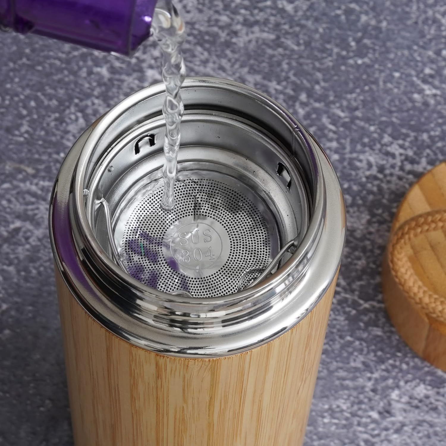 Natural Bamboo Stainless Steel Insulated Flask With Carryring Loop (500ml) - 5