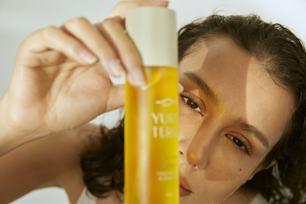 Cold-pressed jojoba oil provides natural, effective lip care