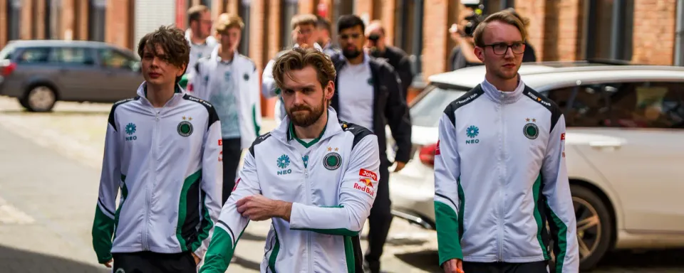Falcons IEM Cologne Major'da Playoff'lara Yükseldi