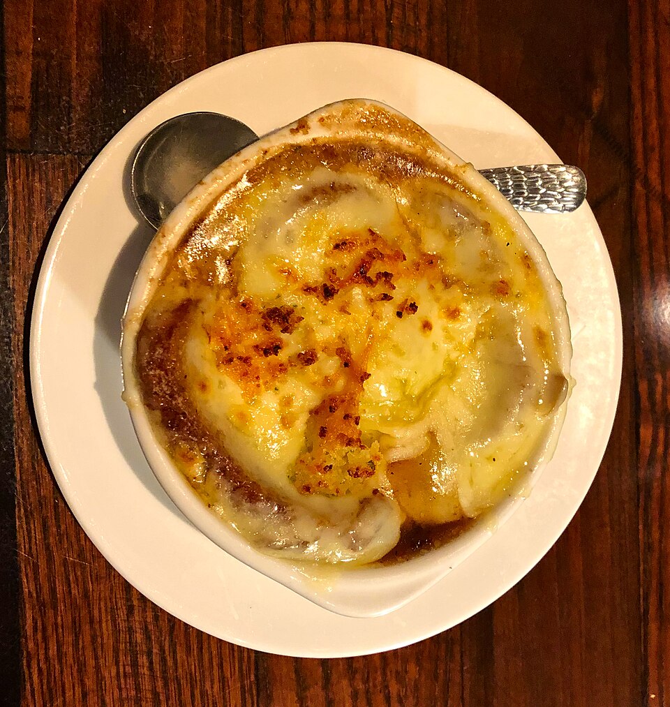 Soupe à l’oignon gratinée