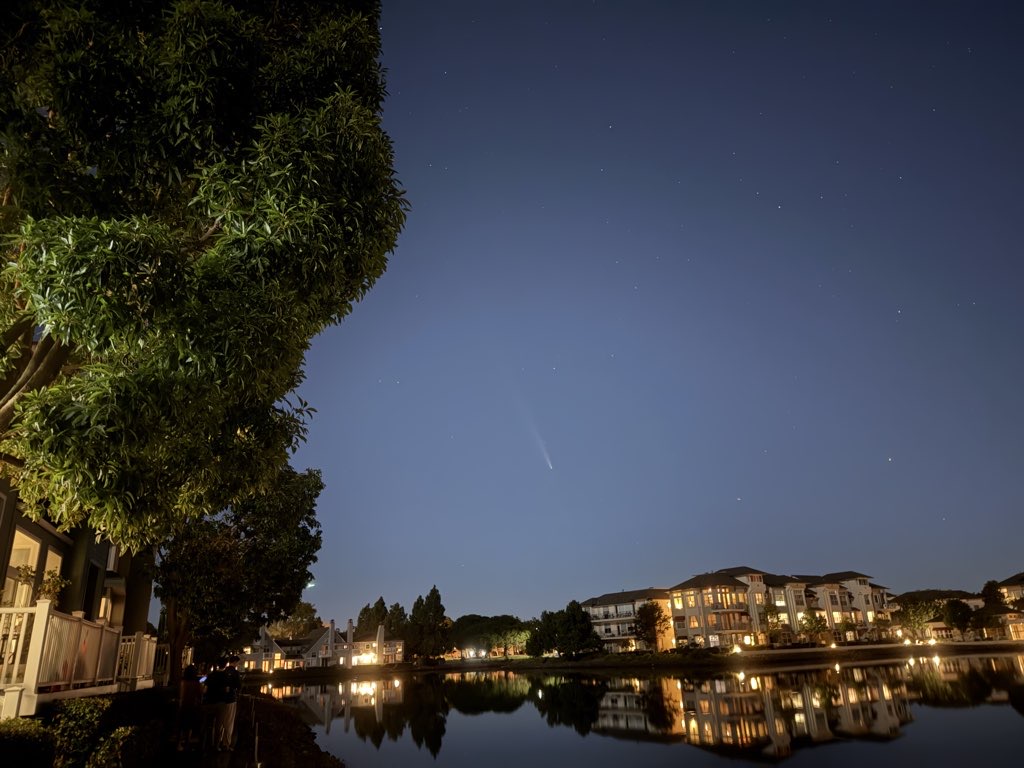 comet coming to the bay