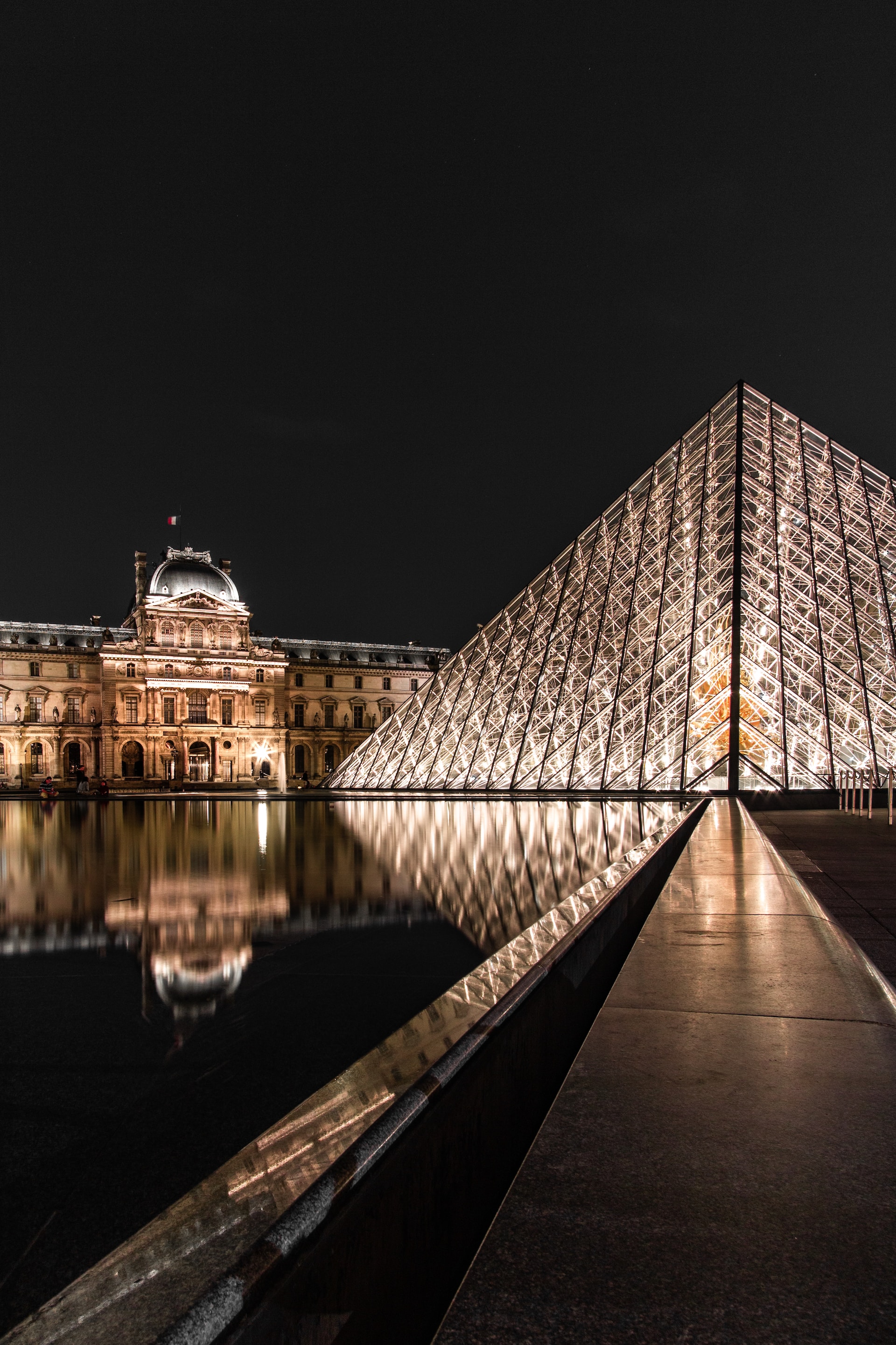 Uncover the Secrets of Paris: Exploring the Eiffel Tower — photo 4