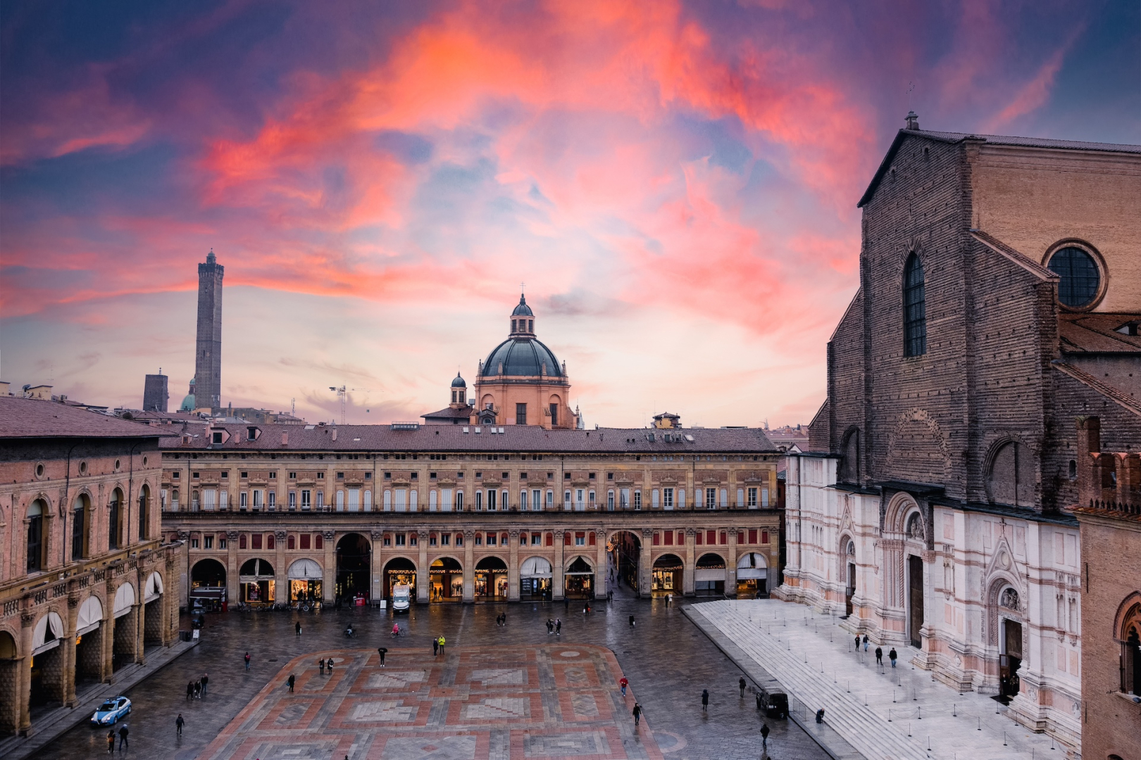 Exploring Bologna Centre on foot