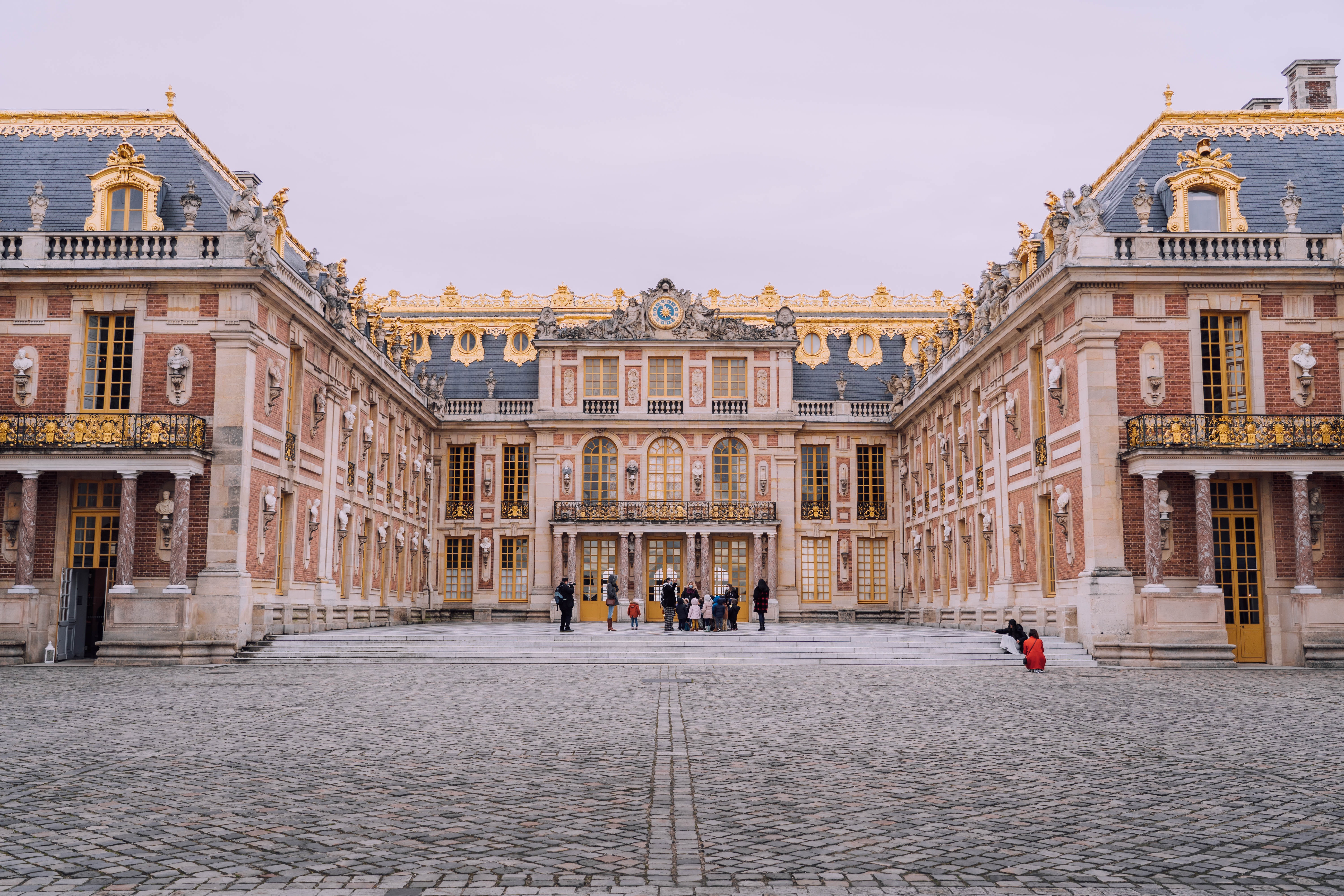 DISCOVER THE CASLTE OF VERSAILLES