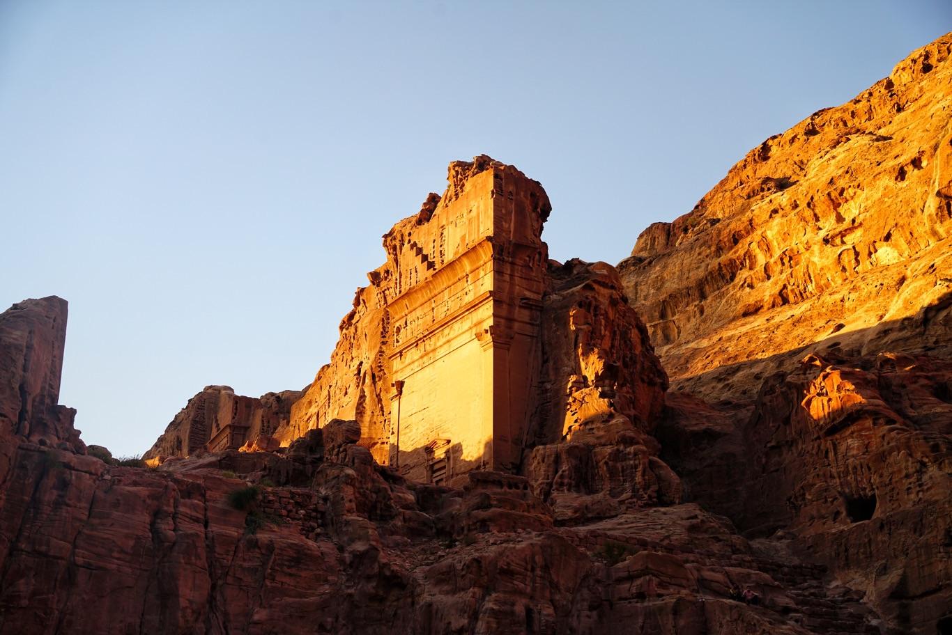The Road to the Holy Land— Qur’an, Rome, and the Struggle for Bakk’a