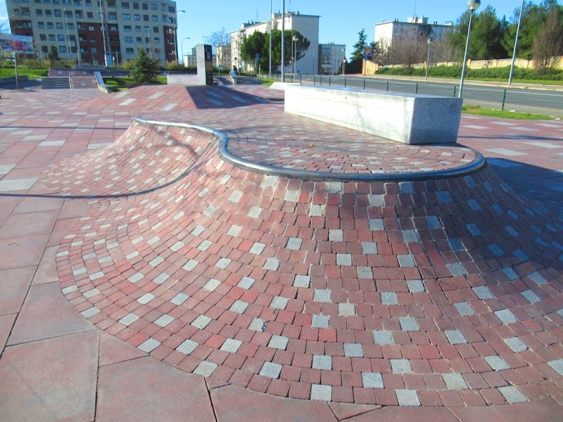 Urban Vibes at Skatepark Lobete / Ignacio Echeverría Streetplaza