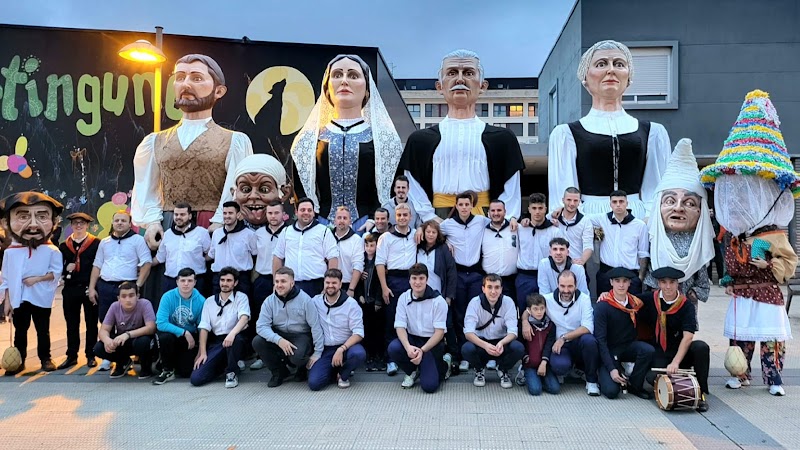 Comparsa de Gigantes y Cabezudos