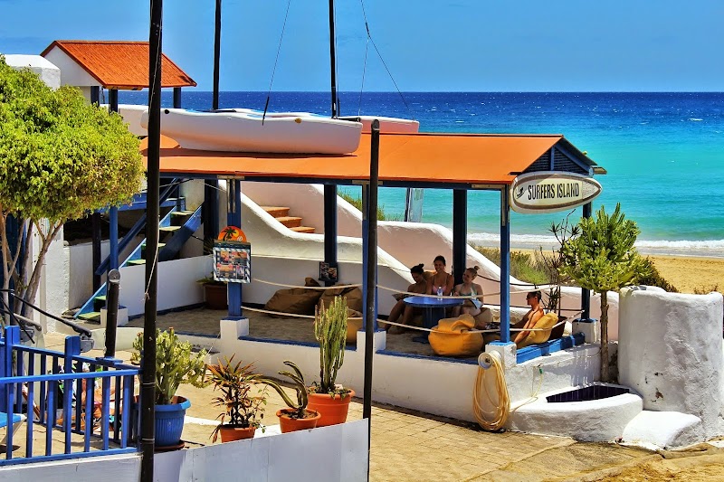 Surf en SURFERS ISLAND - Surf-and Kitesurfschool Fuerteventura