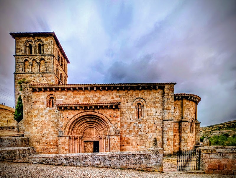 Colegiata de San Pedro de Cervatos