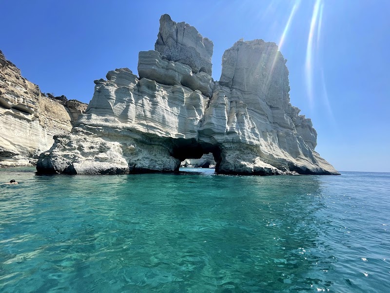 Paseo romantico por el puerto de Milos
