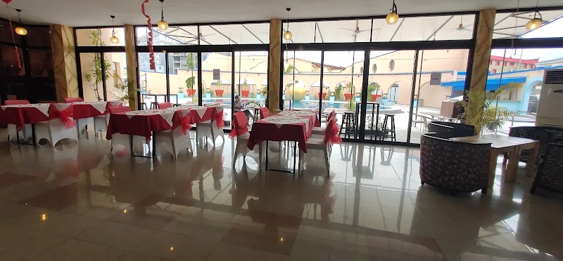 Cena en restaurante de Sipopo