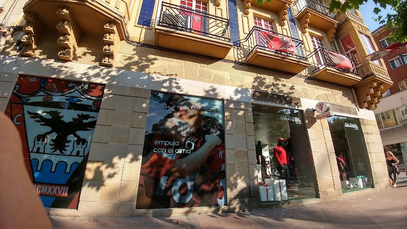 Tarde de compras en comercios locales