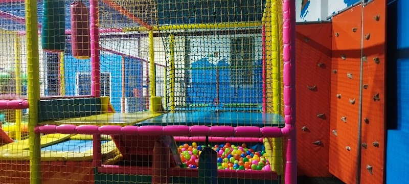 JUMPING ISLAND PARQUE INFANTIL
