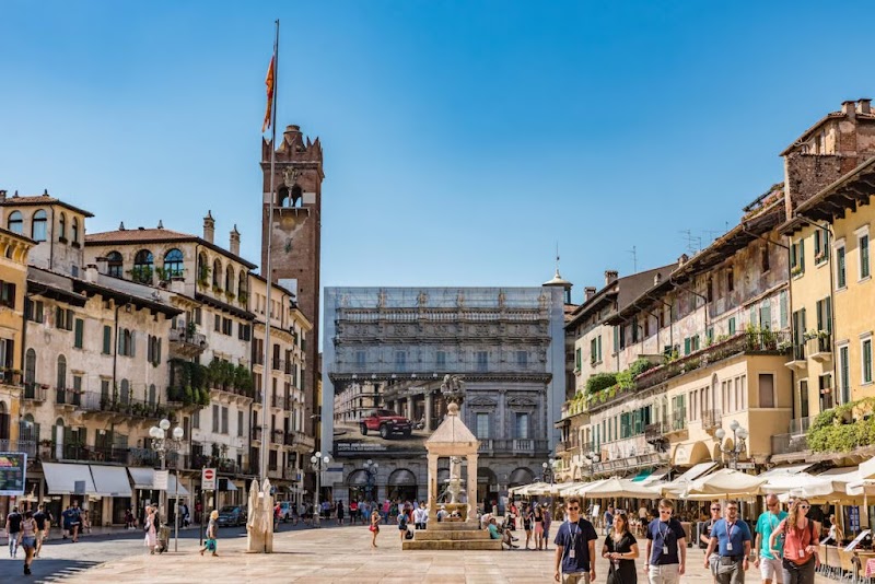 町の広場で自由散策