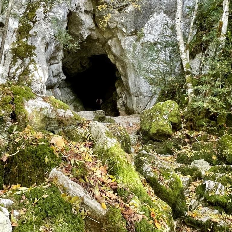 Cueva del Ibón