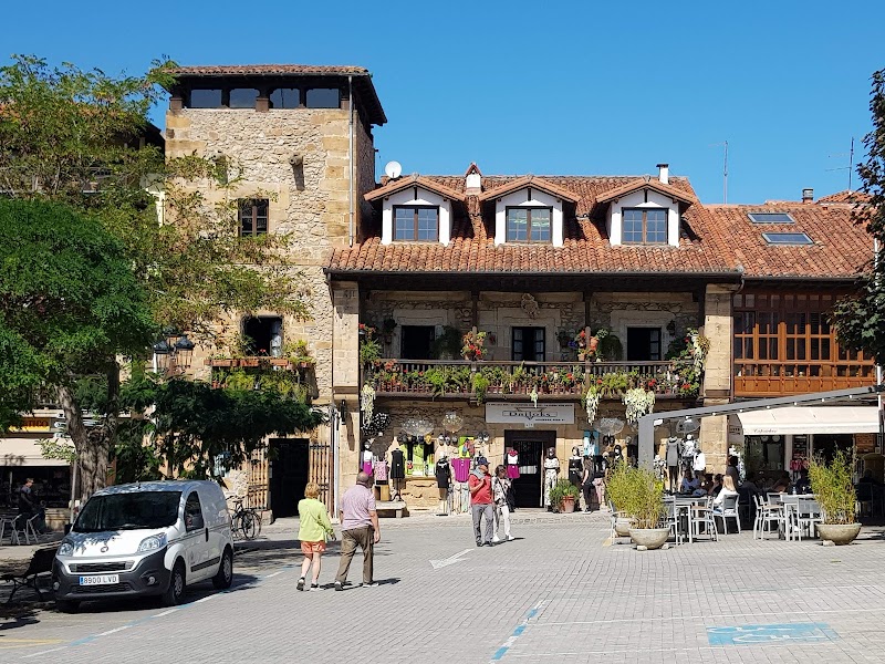 Promenade dans le Casco histórico de Comillas