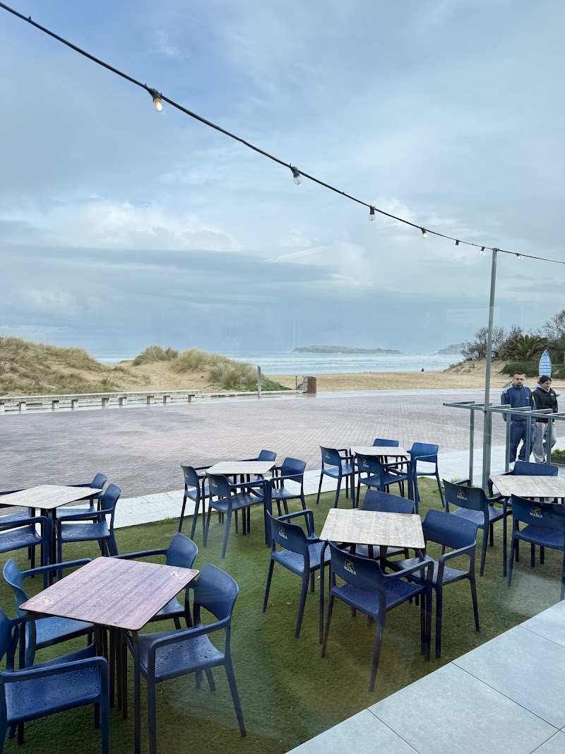 Descanso y aperitivo en terraza local