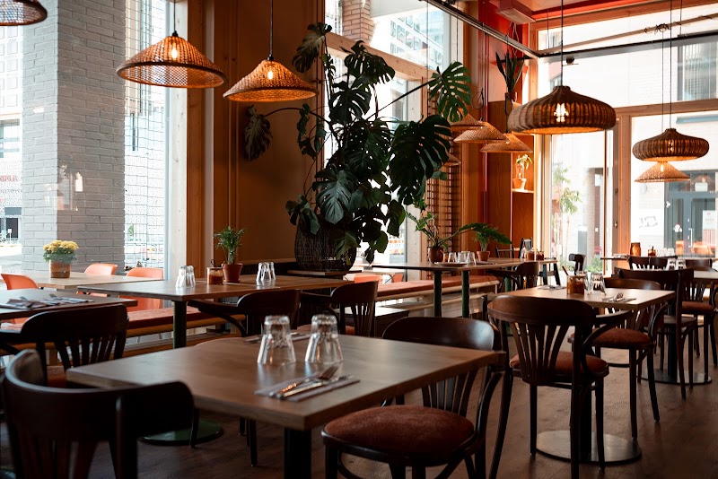 Abendessen im Restaurant in Pasila