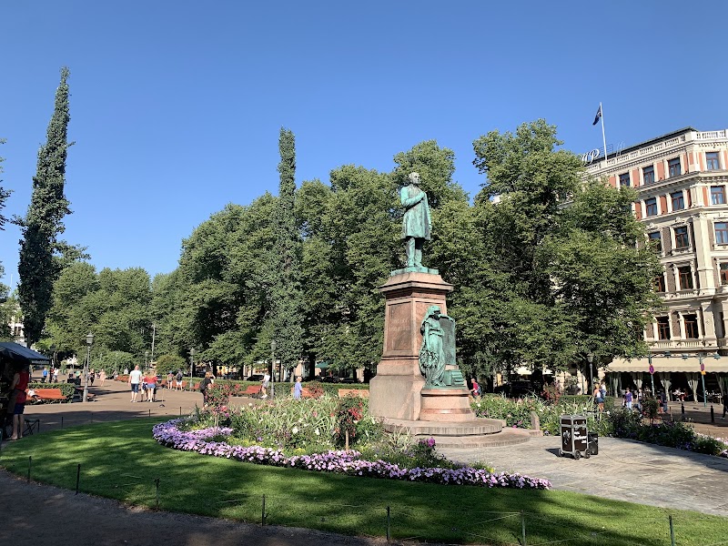 Spaziergang entlang der Esplanadi