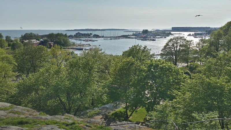 Spaziergang im Kaivopuisto Park