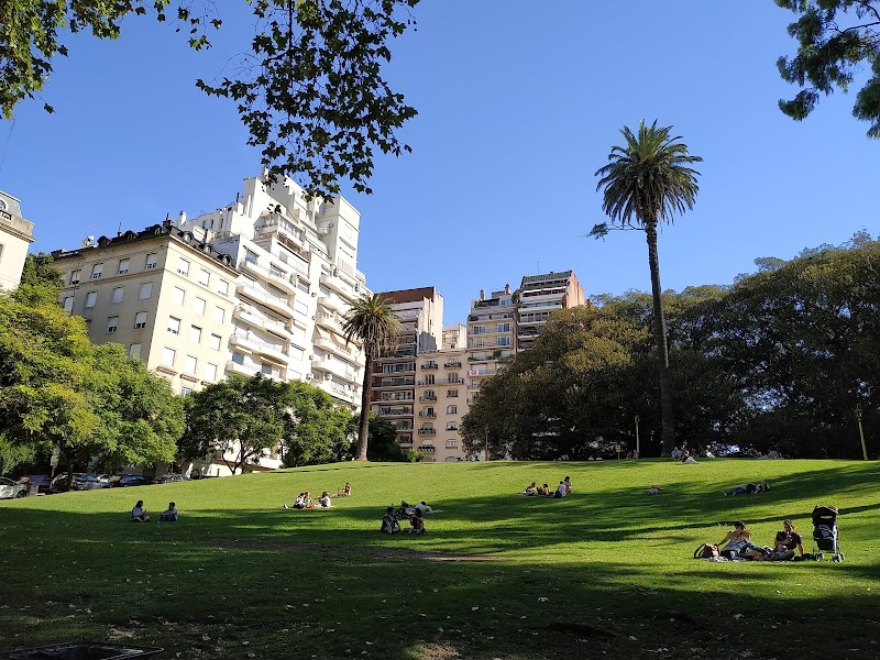 Paseo por la Plaza San Martin