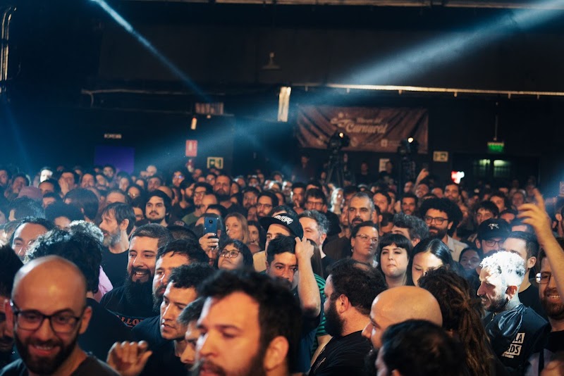 Bryan Adams - Roll with the Punches