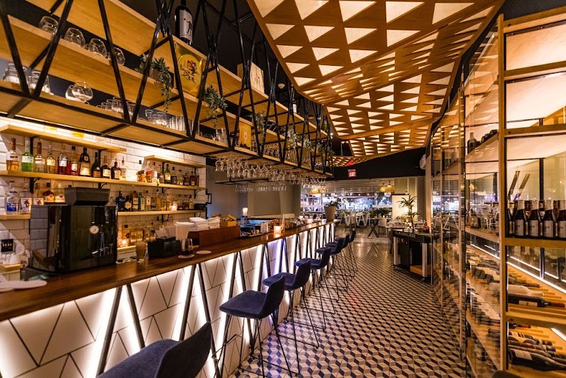 L'Avenue Belgian Bistro