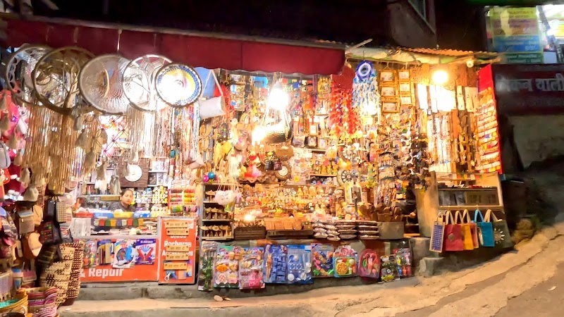 Lakkar Bazaar Morning Stroll