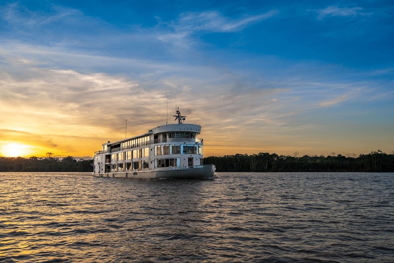 Paseo en bote por el rio Amazonas